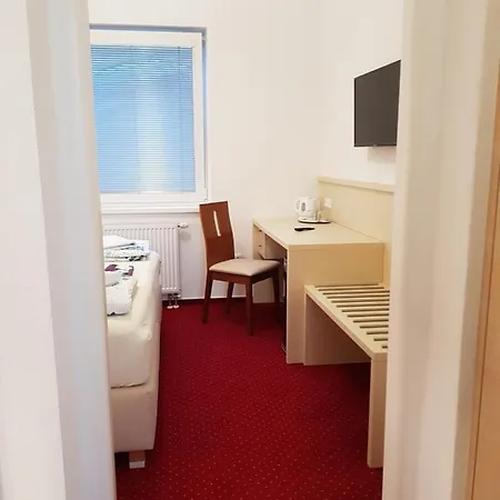 Max*** - 3* Znojmo