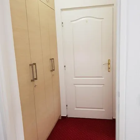 Max*** - 3* Znojmo